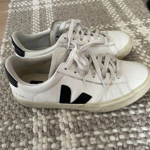 Women’s Veja Campo Sneakers Size 9